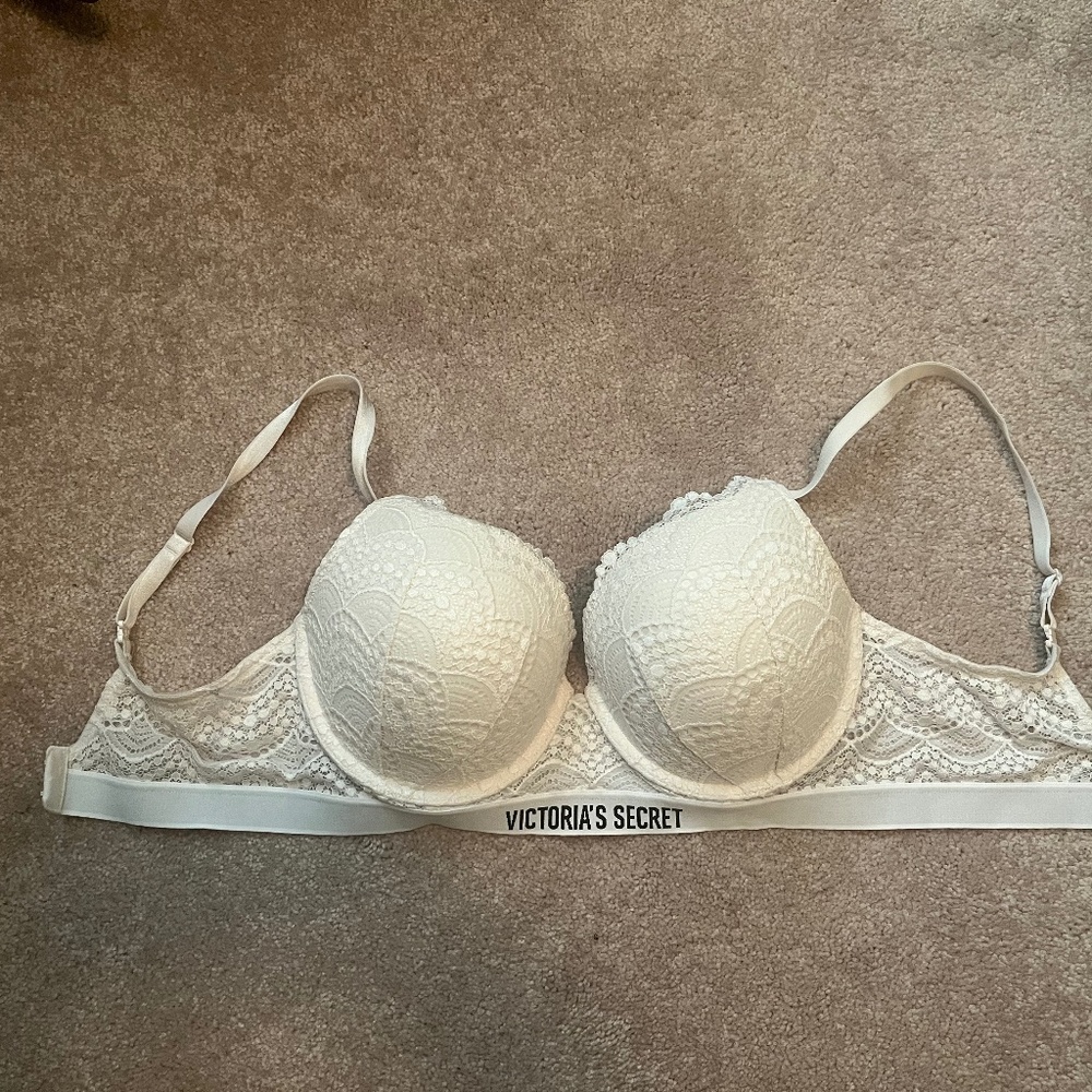 Victoria's Secret White T-Shirt Bra